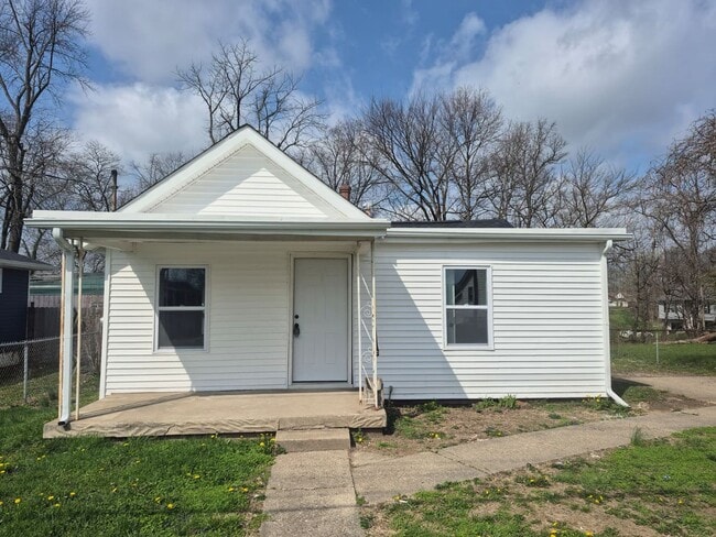 Building Photo - Newly Renovated 2-Bedroom in Elsmere – Off-Street Parking & W/D Hookups