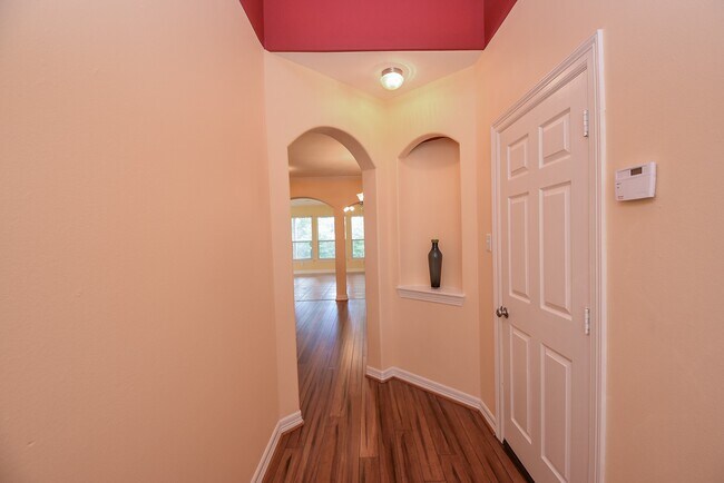 Building Photo - 25203 Oak Villa Dr
