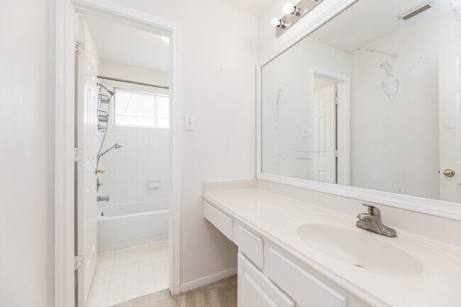 Building Photo - 910 Presley Way