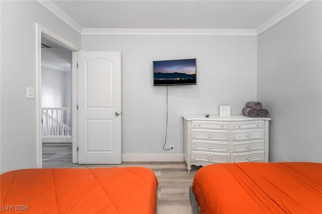 Building Photo - 2419 E Vegas Valley Dr