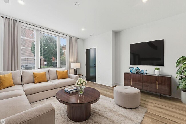 Building Photo - 3902 S Lake Park Ave