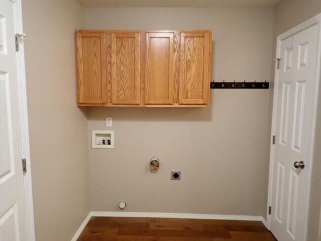 Building Photo - Great 55+ Condo