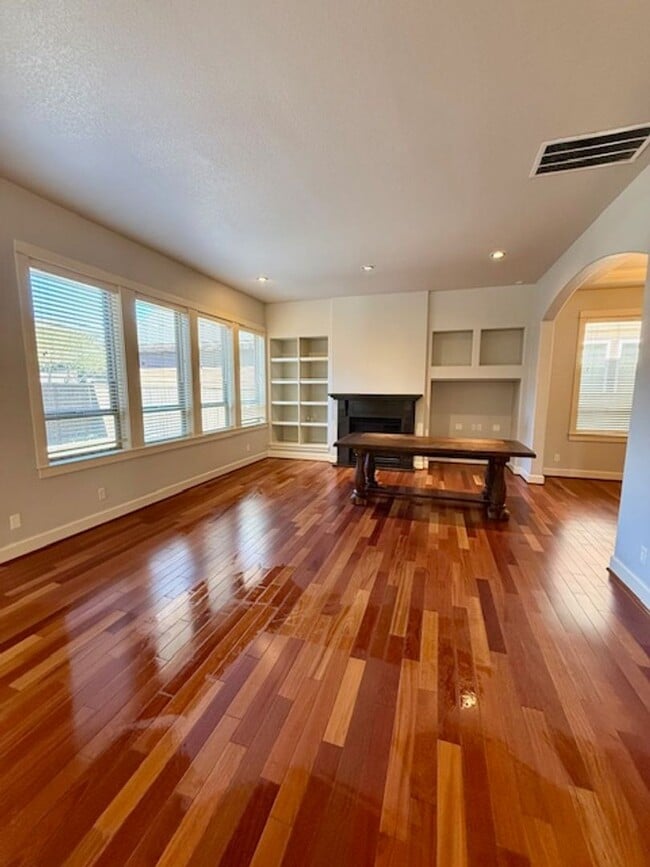 Building Photo - Stunning 4-Bedroom Aspen Rim Home in Bend!