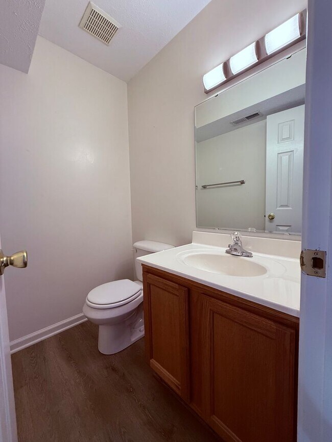 Building Photo - 340 Wakeman Ct NE