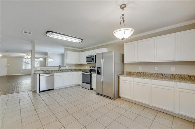 Building Photo - 1825 Lariat Dr
