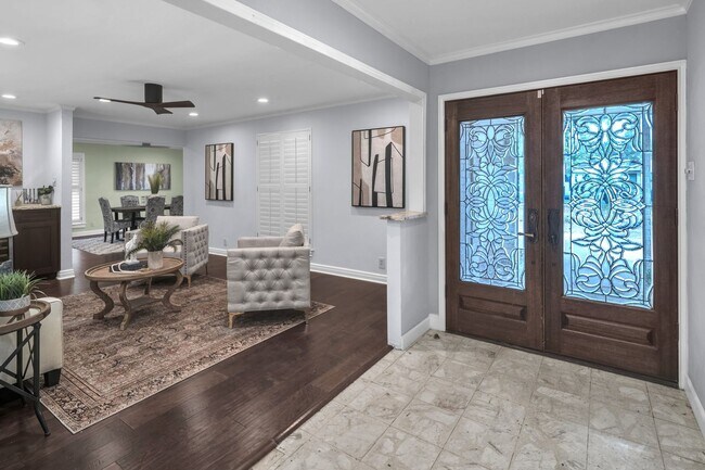 Building Photo - CHARMING 5 BDRM HOME IN CASTLE HILLS!!