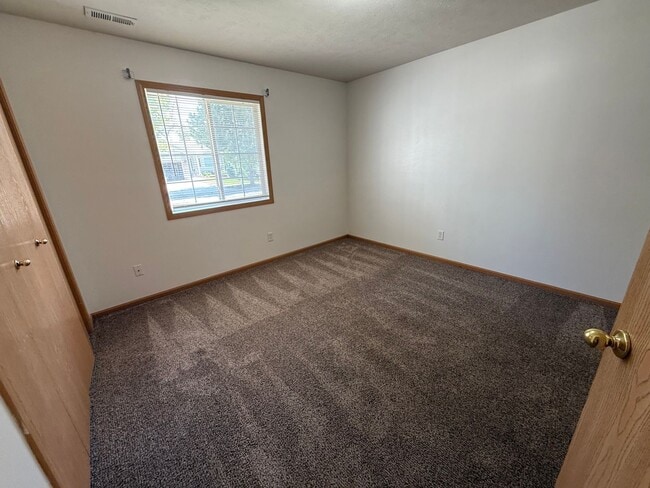 Building Photo - Nice Family Home in Great Neighborhood