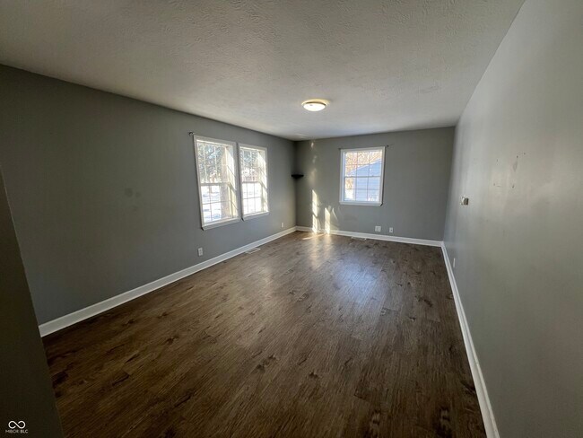 Building Photo - 5343 S Linwood Ave