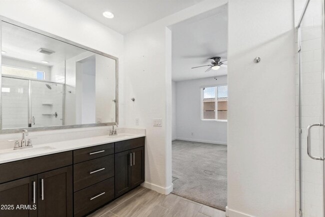 Building Photo - 565 E White Wing Dr