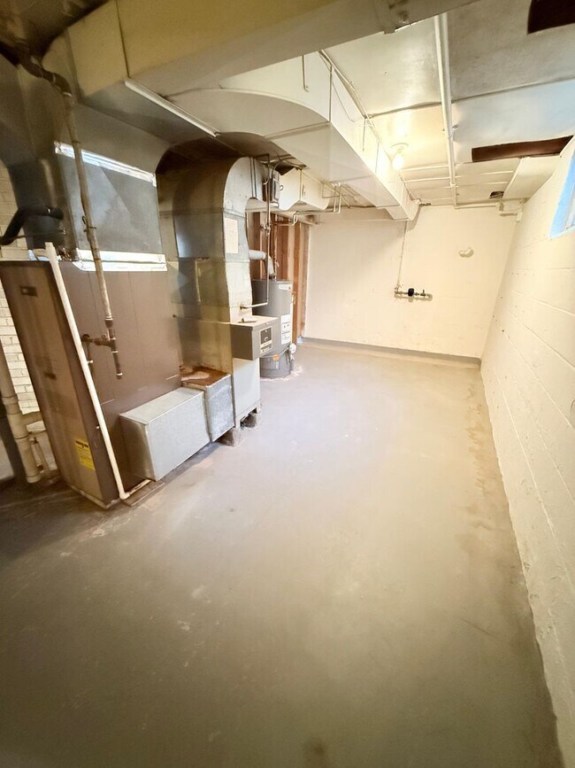 Building Photo - Spacious 3BD/1BA Single Family Home in Penn Hills