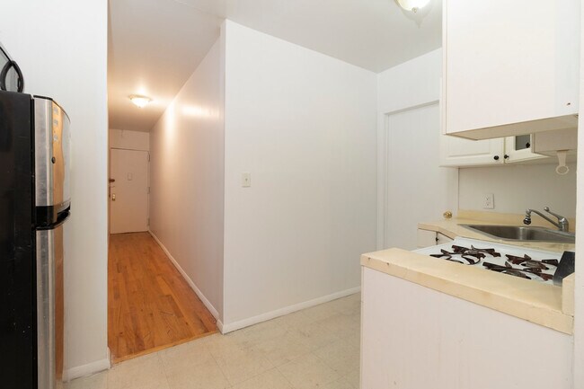 Building Photo - 316 E 96th St