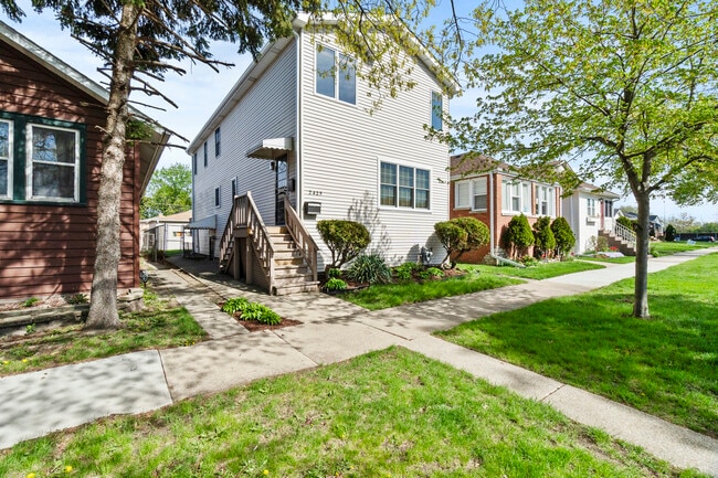 Primary Photo - 2425 Hessing St