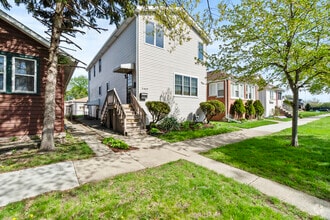 Building Photo - 2425 Hessing St