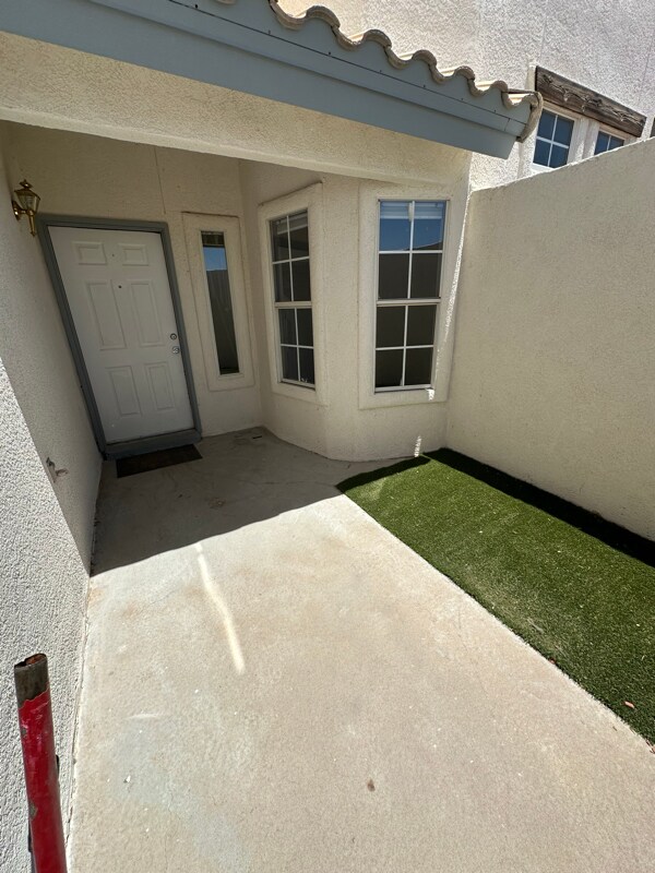 Building Photo - 7560 Luz De Lumbre Ave