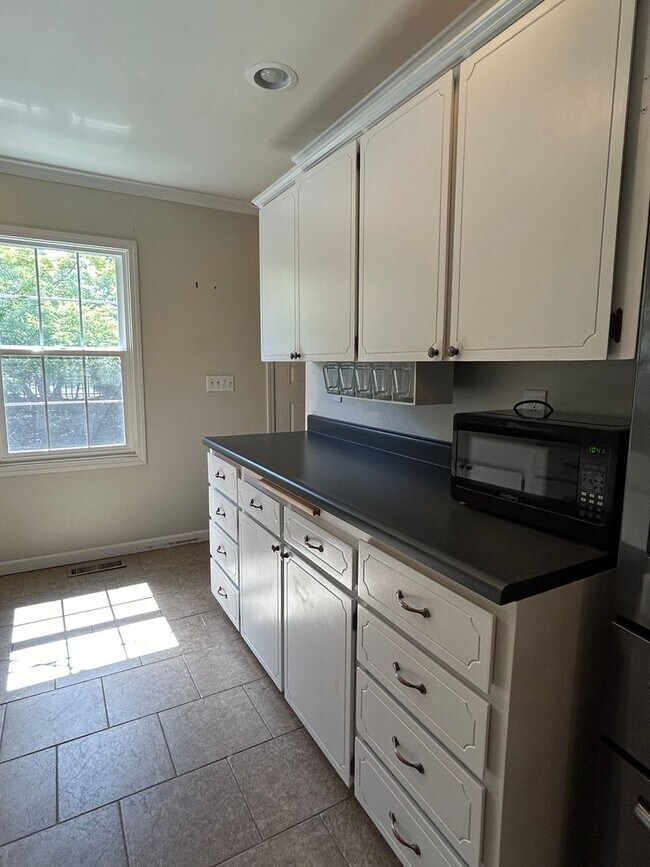 Building Photo - NEW LISTING In Desirable N. Richland Neigh...