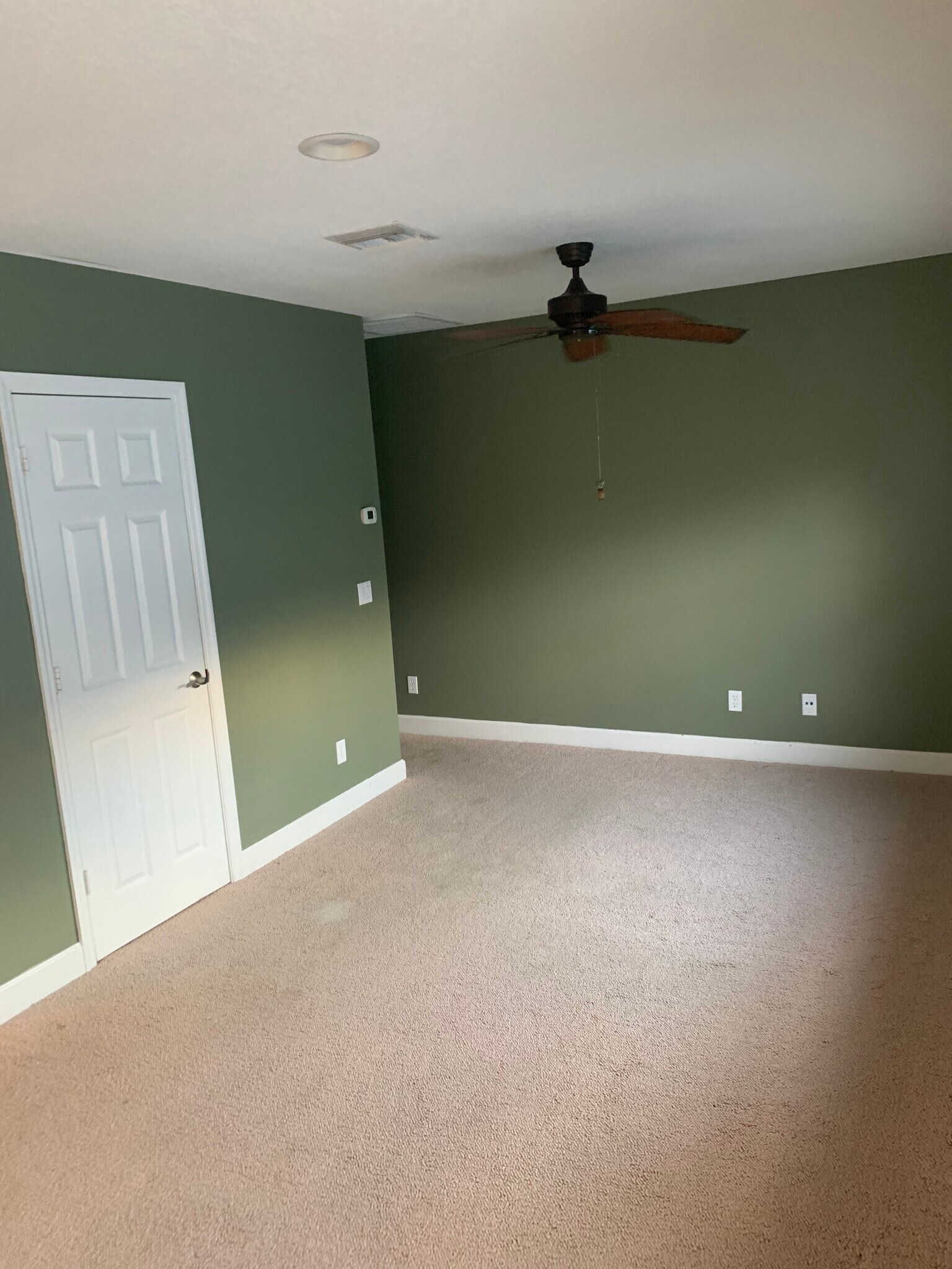 Living Area - 529 SW Akron Ave