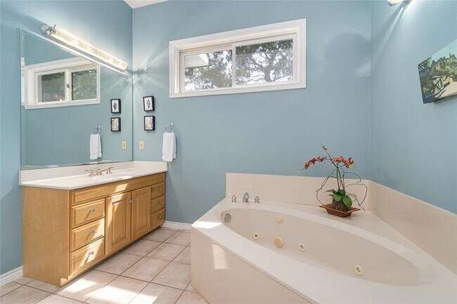 Building Photo - 2102 Paisano Rd