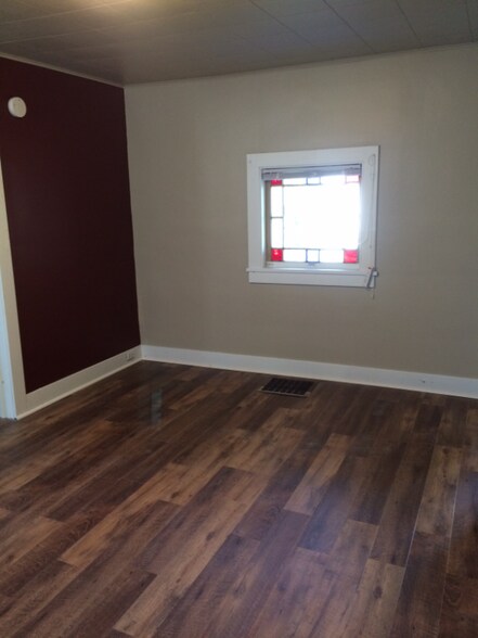 Building Photo - 1106 Charles St