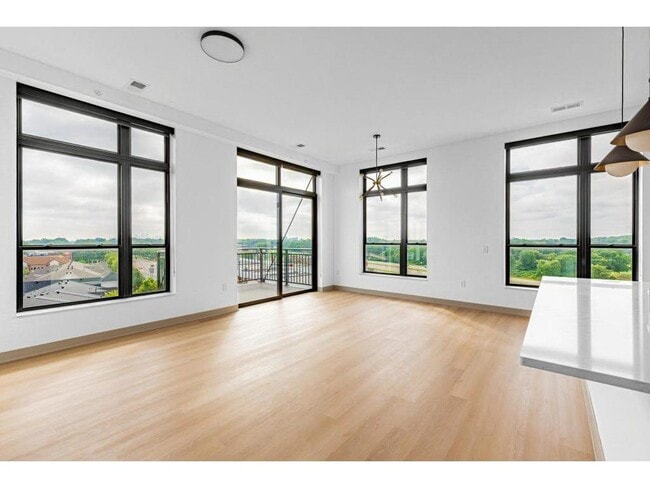 Building Photo - 640 Wisconsin Ave N