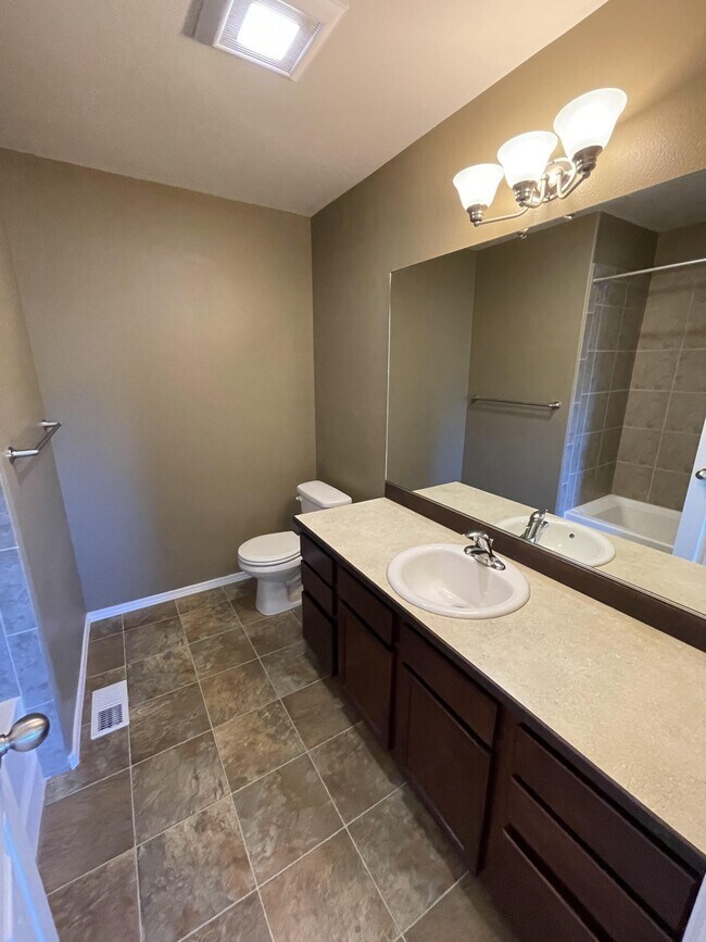 Building Photo - 844 N Back Eddy Cir