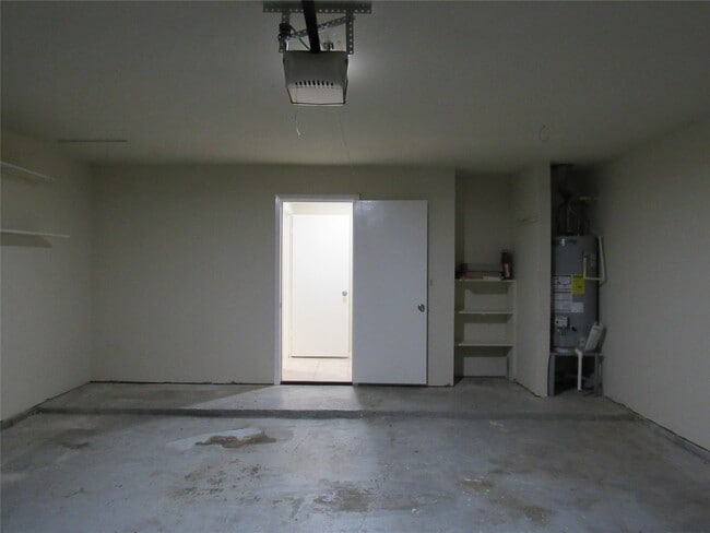 Building Photo - 10219 Prospect Hill Dr