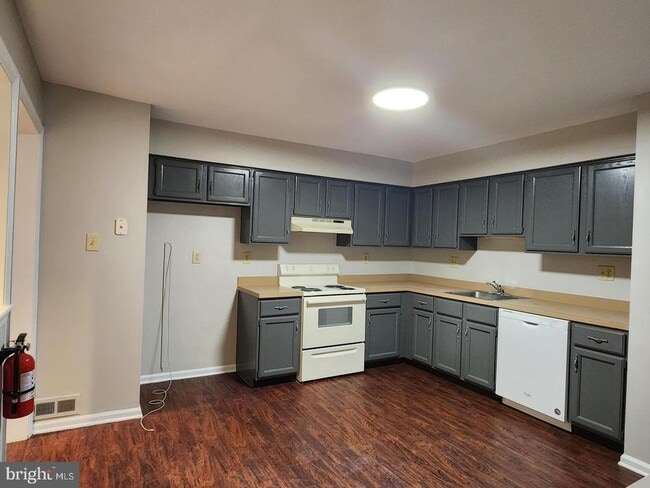 Building Photo - 501 Berkshire Way