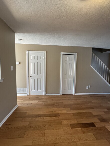 Building Photo - 102 Covered Bridge Ct