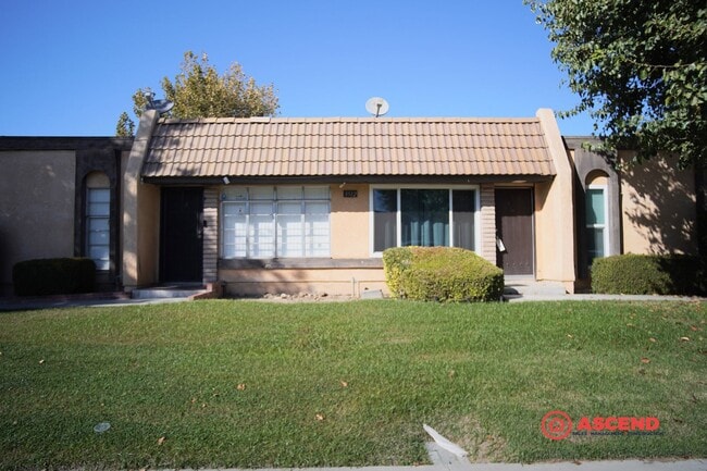 Primary Photo - Apartment in Central Bakersfield!