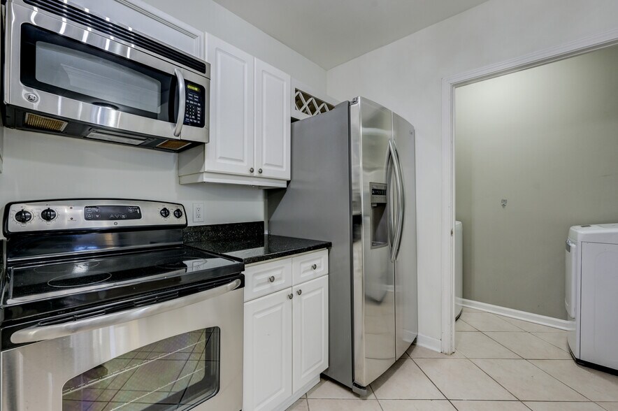 Building Photo - 3334 Peachtree Rd NE