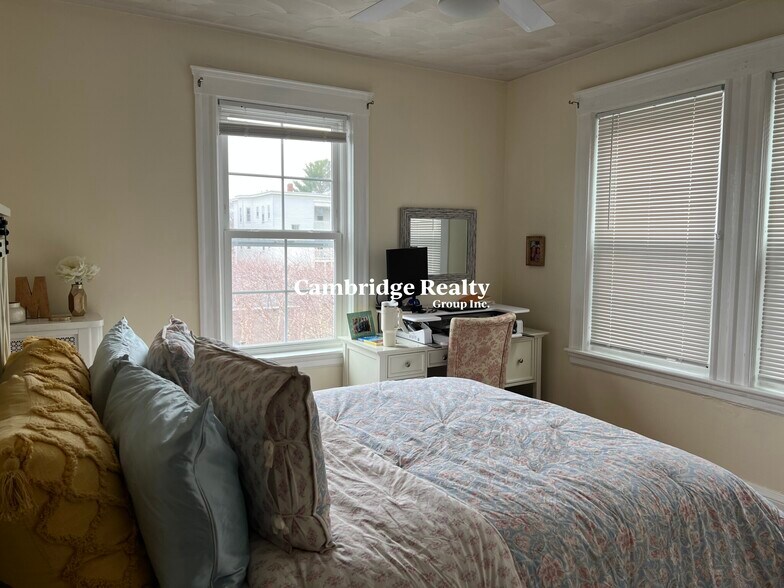 Building Photo - 66 Craigie St