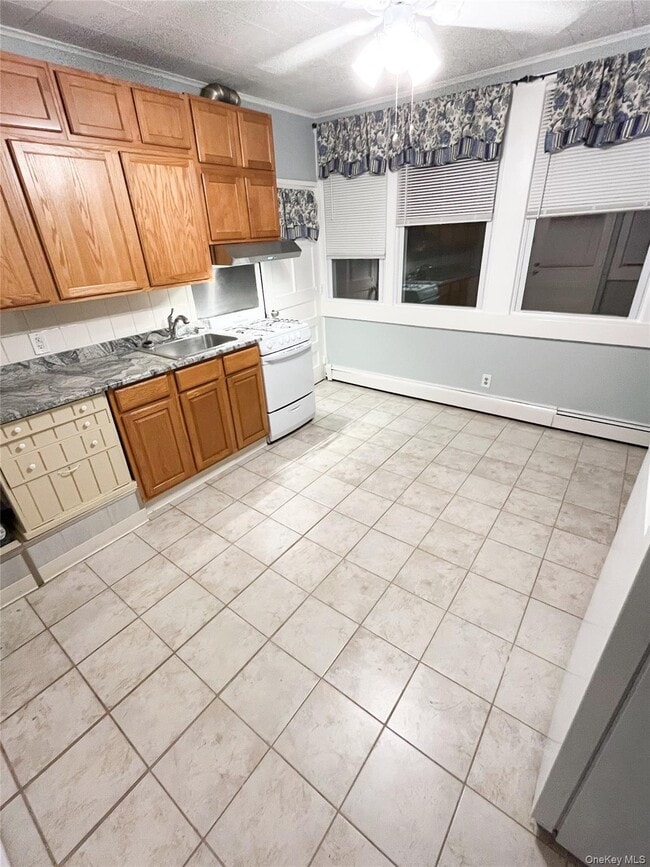 Primary Photo - 2 Maple Dr