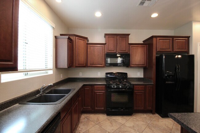 Building Photo - 3221 E Virgil Dr