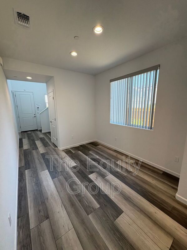 Building Photo - 3036 N Parkside St