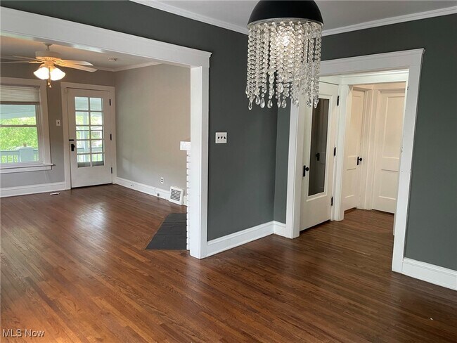 Building Photo - 2091 Carabel Ave