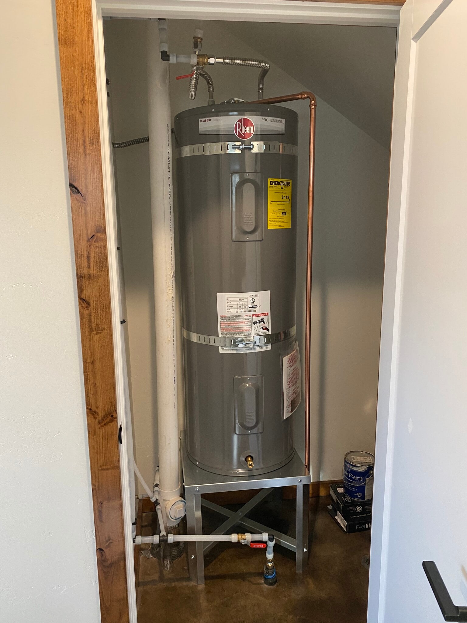 water heater - 1410 S 5th St W