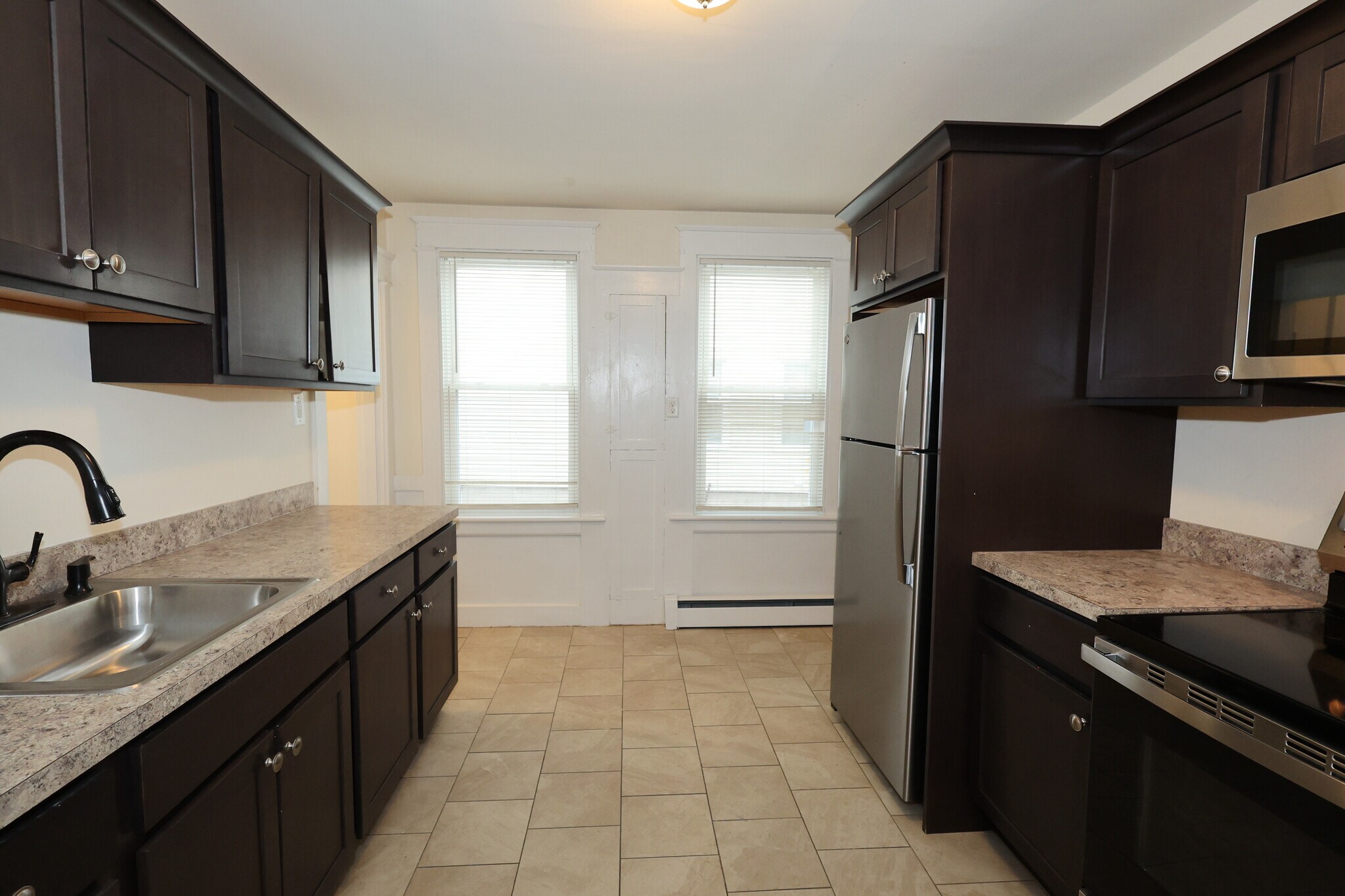 Building Photo - 146 Division St