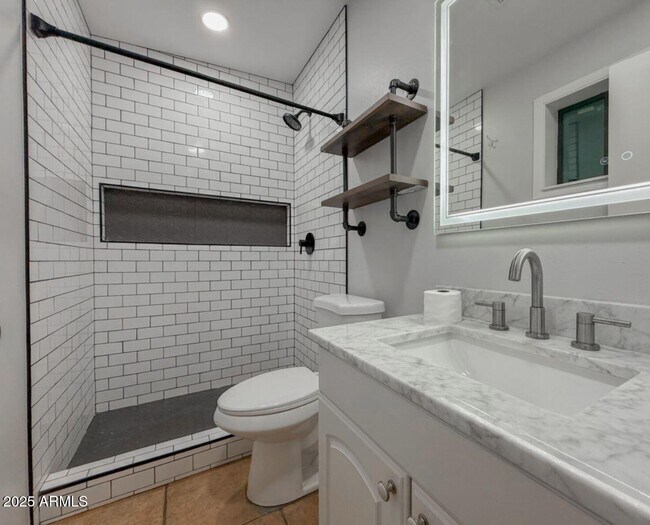 Building Photo - 1612 E Gaylon Dr