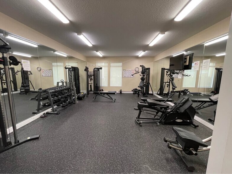 Building Photo - 617 Founders Dr