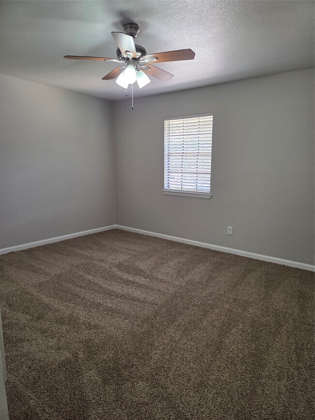 Building Photo - 592 River Plantation Dr