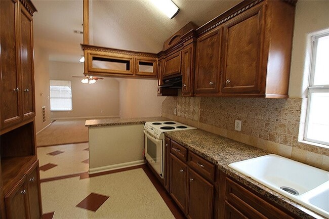 Building Photo - 8615 Sweetbrush Dr