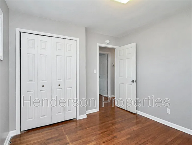Building Photo - 2244 English Dr