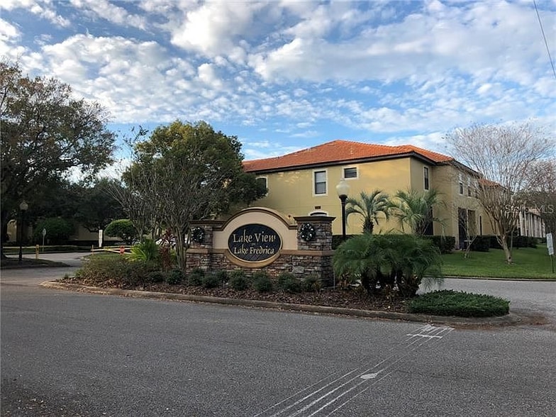 Building Photo - 6001 Scotchwood Glen