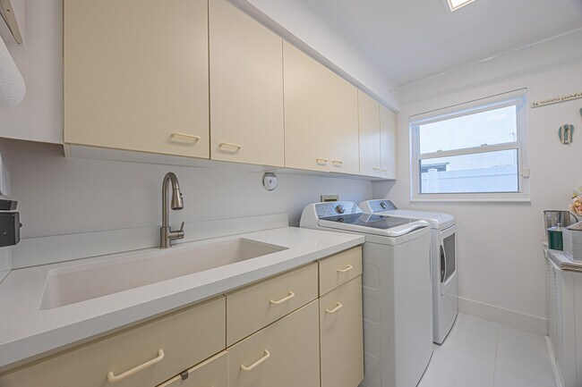 Building Photo - 23246 L'Ermitage Cir