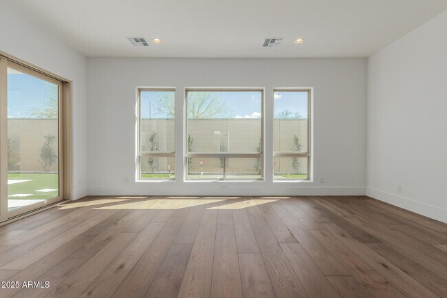 Building Photo - 12417 N 93rd Way