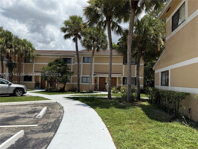 Building Photo - 9454 Palm Cir S