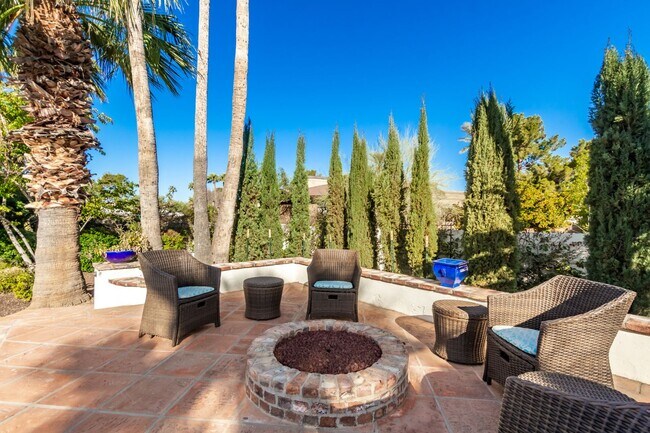 Building Photo - MUST SEE!!! FULLY-FURNISHED LUXURIOUS 6 Be...