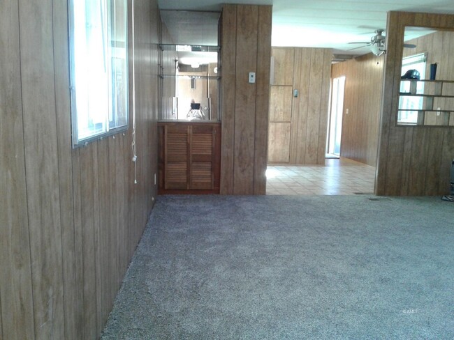 Building Photo - 446 W Vance Dr