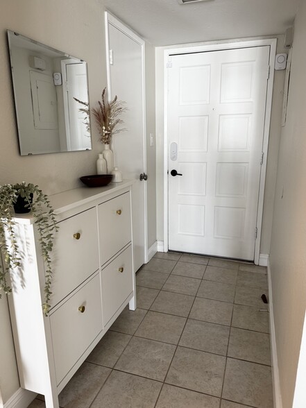 Entryway - 2400 N 71st St