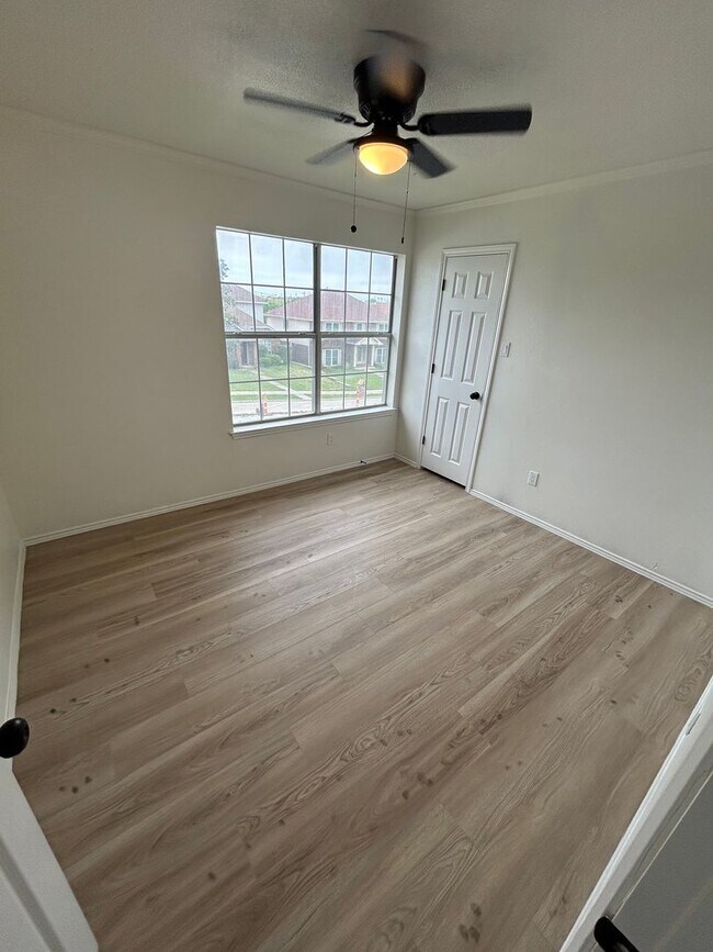 Building Photo - 1131 Holly Dr