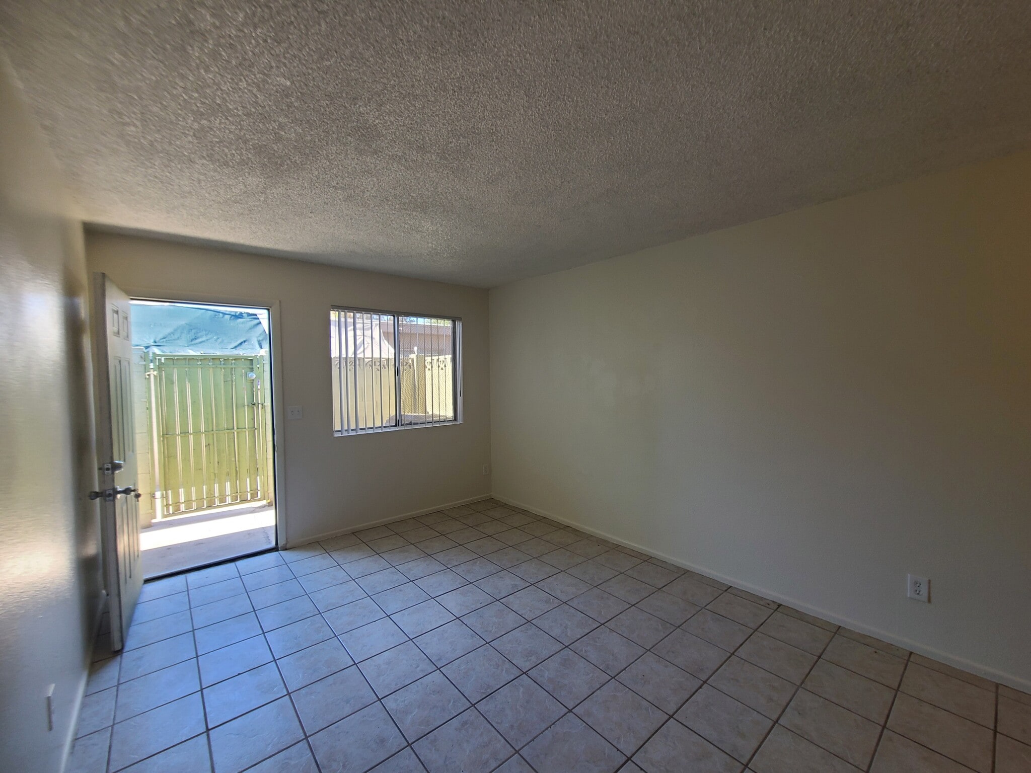 Building Photo - 1420 N Evergreen St